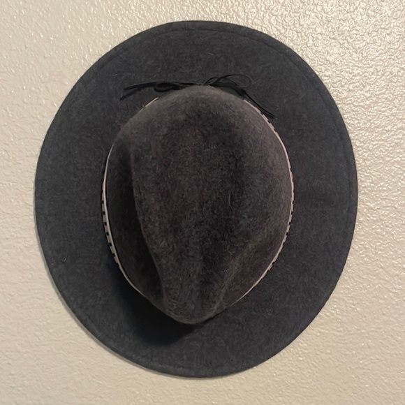 Treasure and Bond felt hat - Picture 1 of 3
